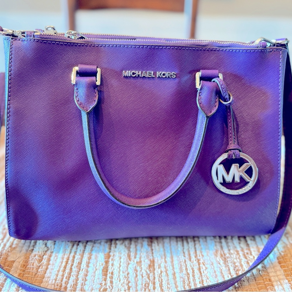 MICHAEL KORS Large Handbag w/Double Zippers and Expandable Sides